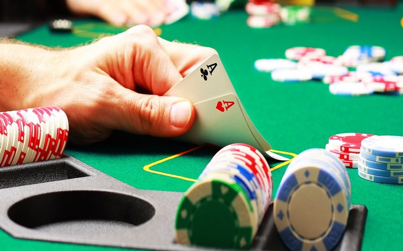 Trình tự diễn ra một vòng chơi Poker như thế nào